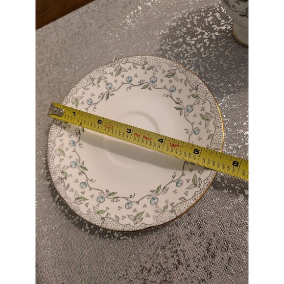 English Castle Bone China Vtg Footed Teacup & Saucer Blueberry Leaf Gold Trim - Picture 9 of 11